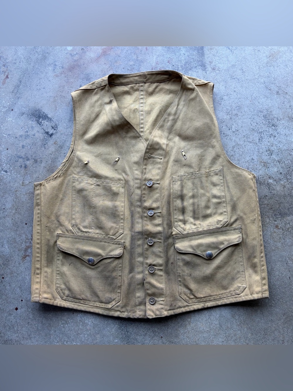 True Vintage 40s C.C. FILSON Men’s Beige Canvas Hunting Vest Distressed Tin Clot